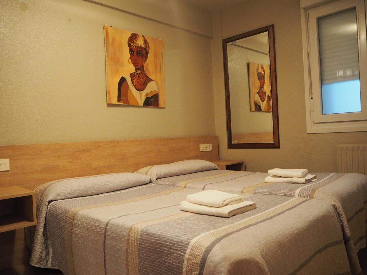 潘普洛纳 阿瑟拉旅馆酒店 外观 照片 A room at the hotel